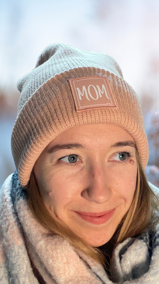 Strickmütze für Groß & Klein / Beanie mit Personalisierung | Strickmütze mit Aufdruck in 4 Farben | Nachhaltige Mütze für Dich, Deine Familie & Freunde