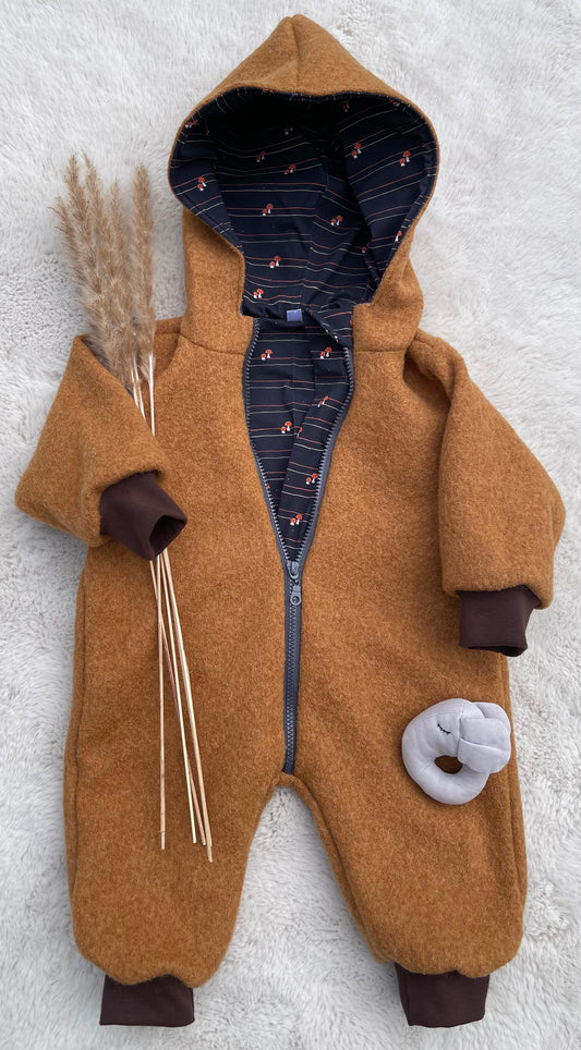 Walkanzug Walkoverall für Kinder mit Kaputze und Reißverschluss in Ocker mit Motiv Innenfutter