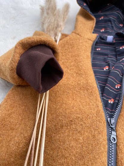 Walkanzug Walkoverall für Kinder mit Kaputze und Reißverschluss in Ocker mit Motiv Innenfutter