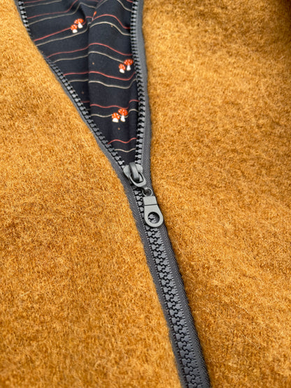 Walkanzug Walkoverall für Kinder mit Kaputze und Reißverschluss in Ocker mit Motiv Innenfutter