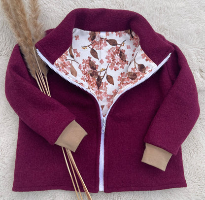 Walkjacke für Kinder mit Reißverschluss in bordeauxrot mit Blumen Innenfutter