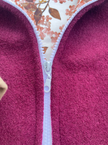 Walkjacke für Kinder mit Reißverschluss in bordeauxrot mit Blumen Innenfutter