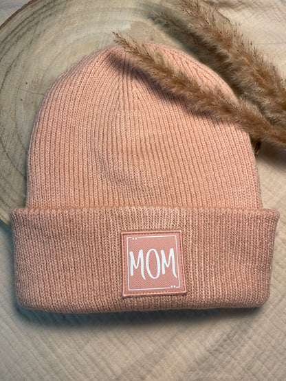 Strickmütze für Groß & Klein / Beanie mit Personalisierung | Strickmütze mit Aufdruck in 4 Farben | Nachhaltige Mütze für Dich, Deine Familie & Freunde