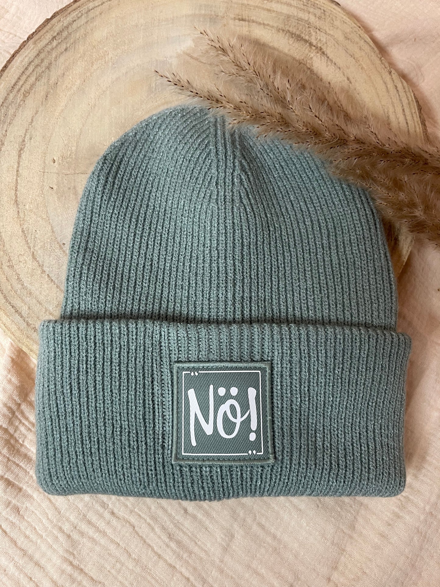 Strickmütze für Groß & Klein / Beanie mit Personalisierung | Strickmütze mit Aufdruck in 4 Farben | Nachhaltige Mütze für Dich, Deine Familie & Freunde